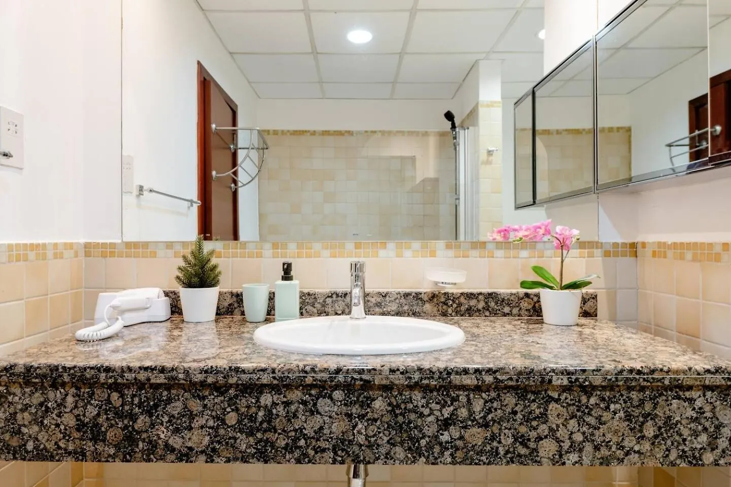 Moonlight Hostel Jbr - 2Min Walk To Jbr Beach - Gym - 2Min Metro Station - Poll Дубай