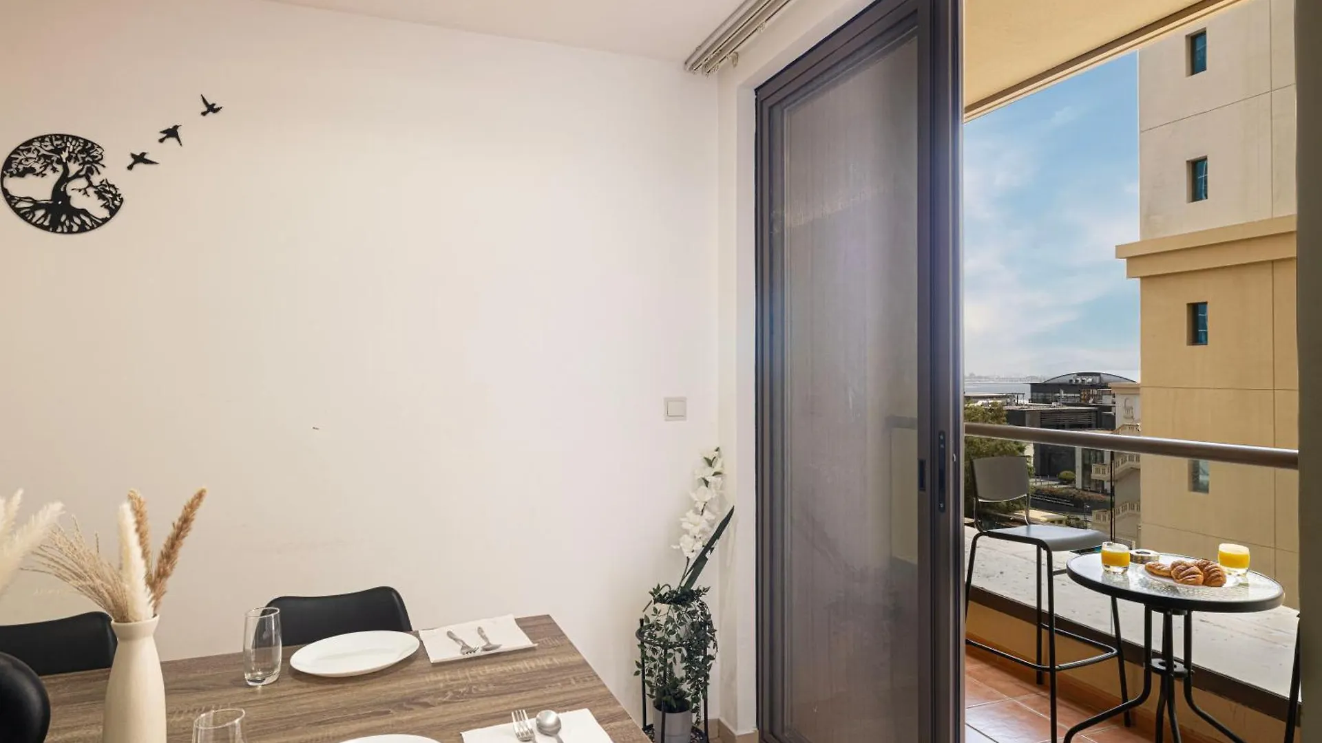 Moonlight Hostel Jbr - 2Min Walk To Jbr Beach - Gym - 2Min Metro Station - Poll Дубай